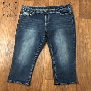 Plus Size Embellished Crop Jean 22/24